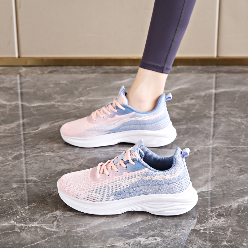 软底大码女鞋透气不累脚跑步鞋子