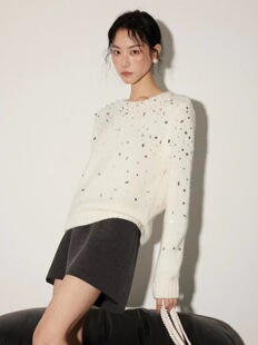 25秋冬/时尚设计感亮片点缀圆领白色套头针织毛衣