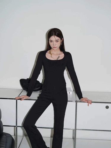 25秋冬黑色收腰内搭U领上衣小衫304357