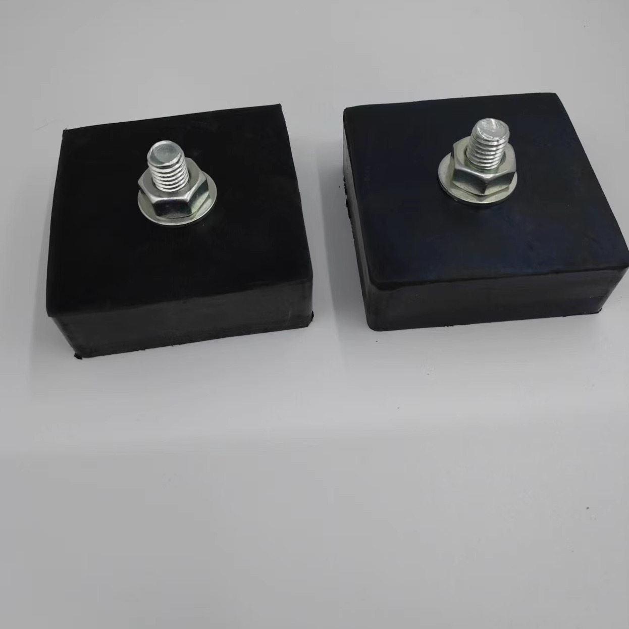 小型风机水泵空调外机防震垫 方形隔震垫 橡胶减震器 减震器 减振