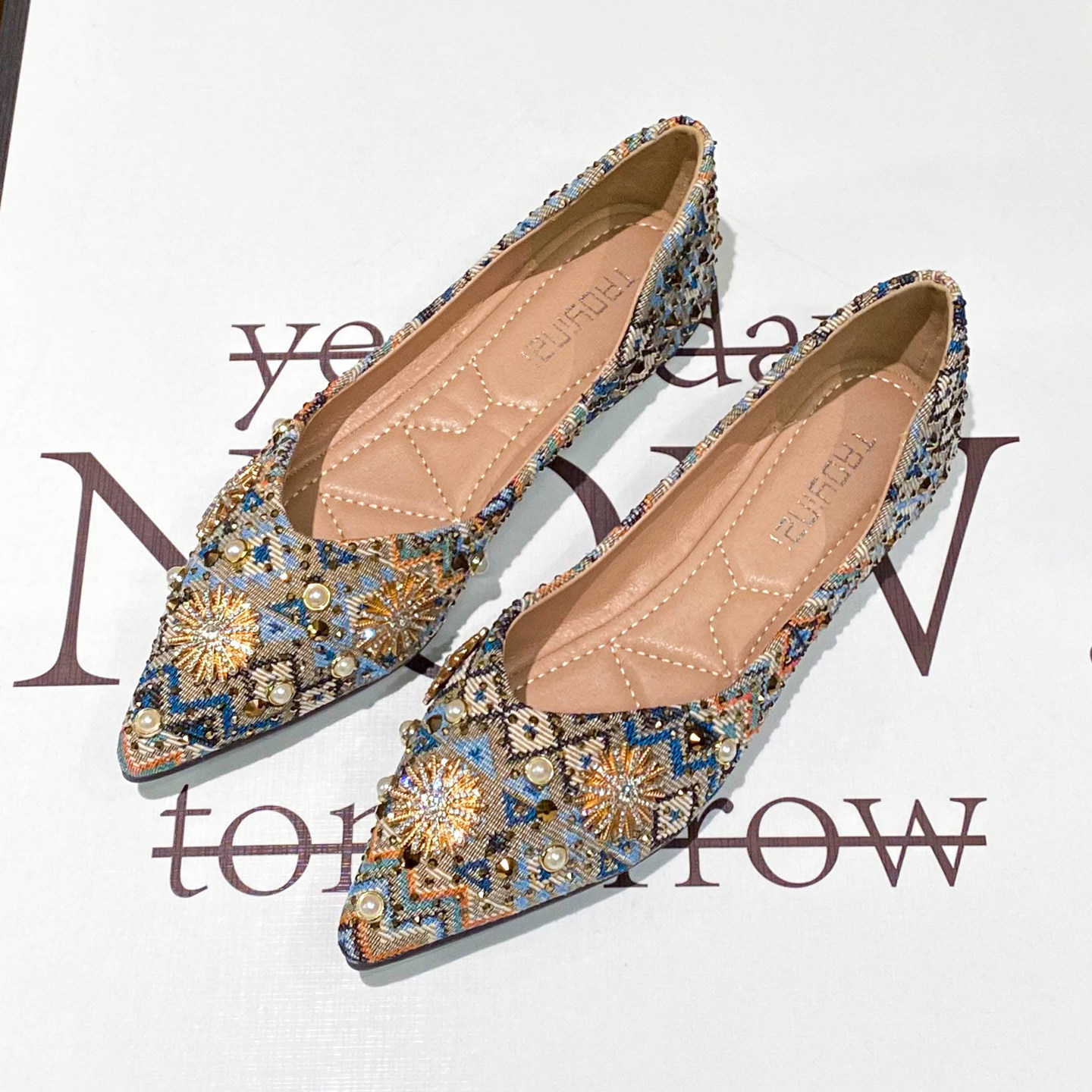 新中式缎面单鞋女2026春季新款国风刺绣尖头瓢鞋平底配裙子旗袍鞋,女鞋,浅口单鞋,淘宝优惠券,粉丝福利购,淘宝优惠卷