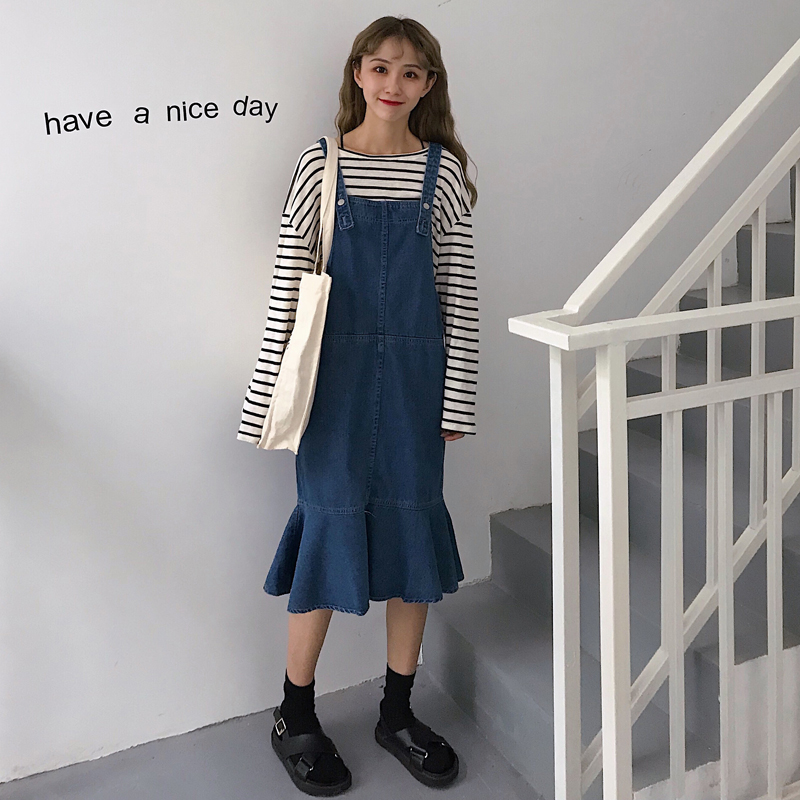 Ïļ¾Å®×°º«°æÖг¤¿î¿íËɰٴîºÉÒ¶±ßÅ£×ÐȹѧÉúÏÔÊݵõ´øÁ¬ÒÂȹ³¤È¹