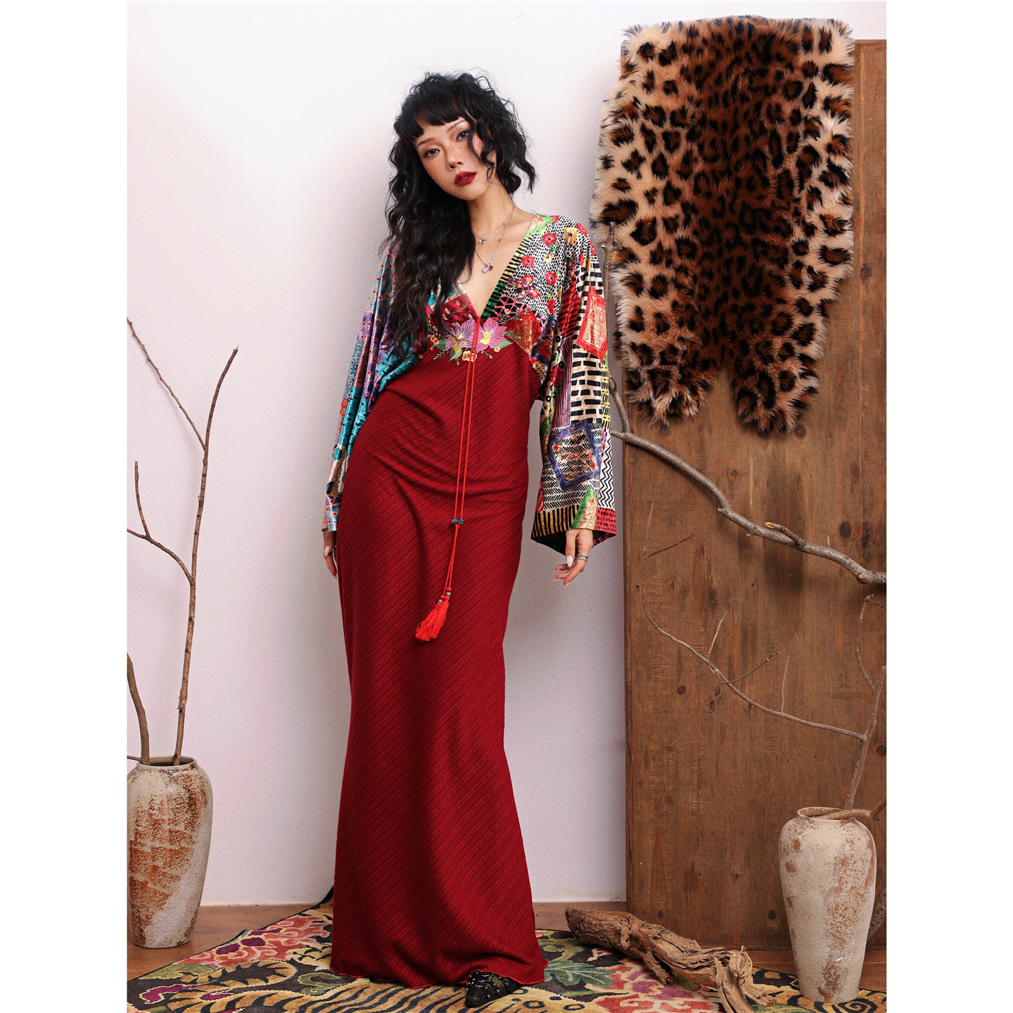 畔喜鱼一 新中式秋冬丝绒撞色花卉v领刺绣古着感针织拼接连衣长裙