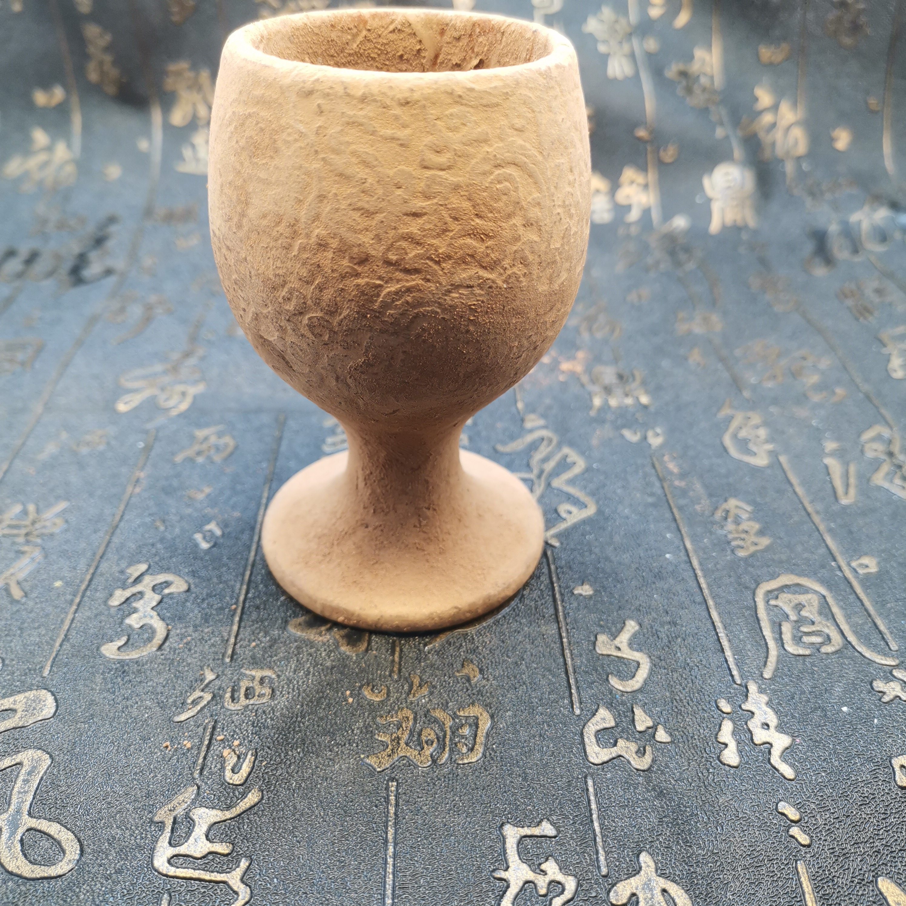 仿古玉器复古做旧玉器工艺品汉白玉乾隆年制浮雕花纹玉杯摆件