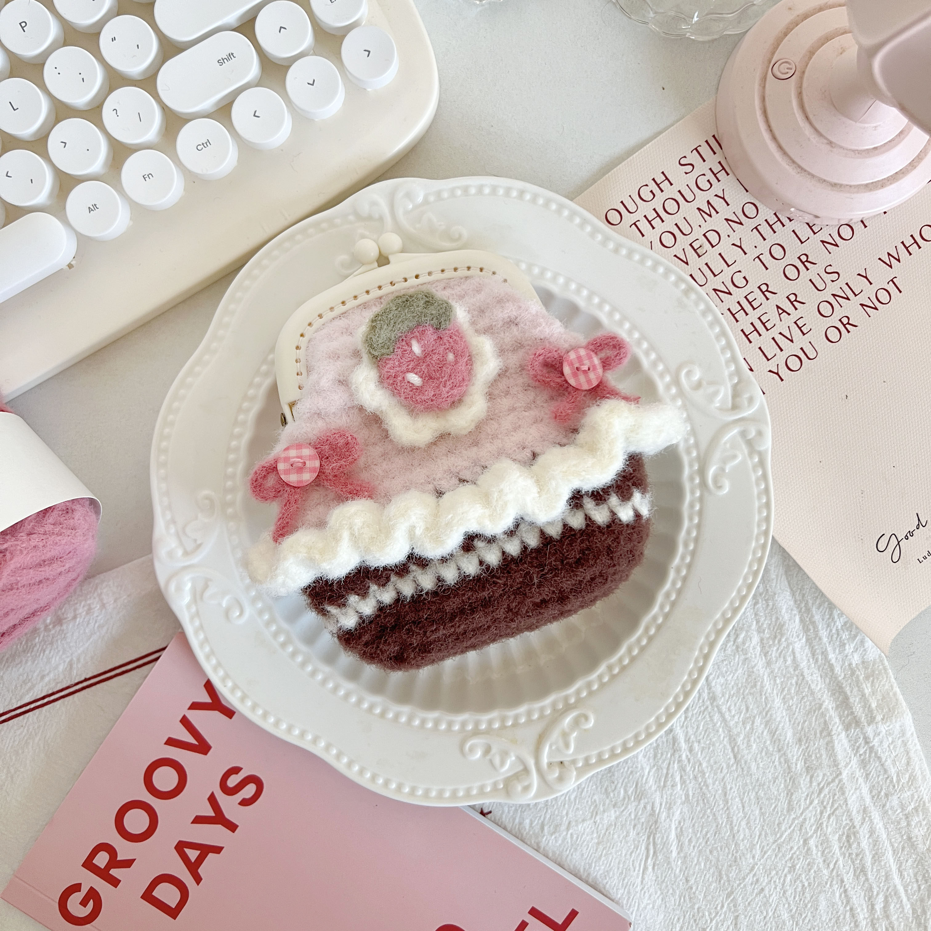 喵言居 | 草莓蛋糕收纳耳机包零钱卡包毛线钩针diy材料包手工礼物,服饰配件/皮带/帽子/围巾,DIY编织材料包,淘宝优惠券,粉丝福利购,淘宝优惠卷