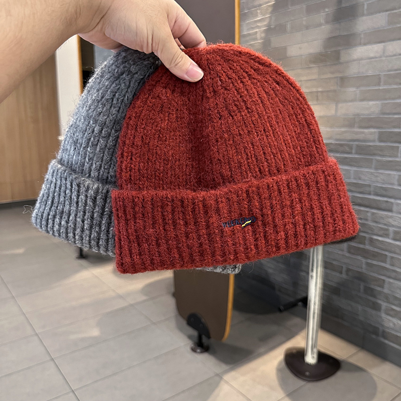 WEEKEND小字母青年百搭韩版针织帽女秋冬保暖百搭学生情侣套头帽