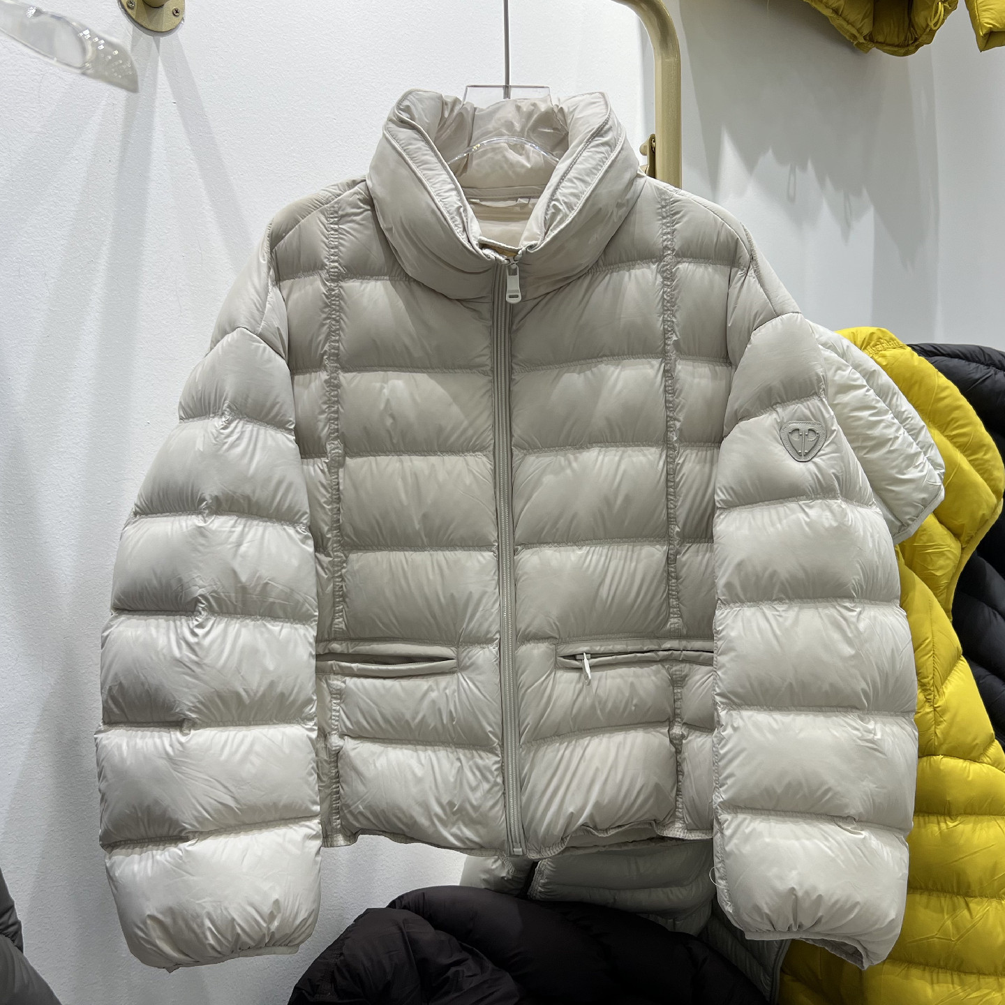 2025冬新款欧货立领羽绒服女短款90白鸭绒小个子加厚泡芙排骨外套