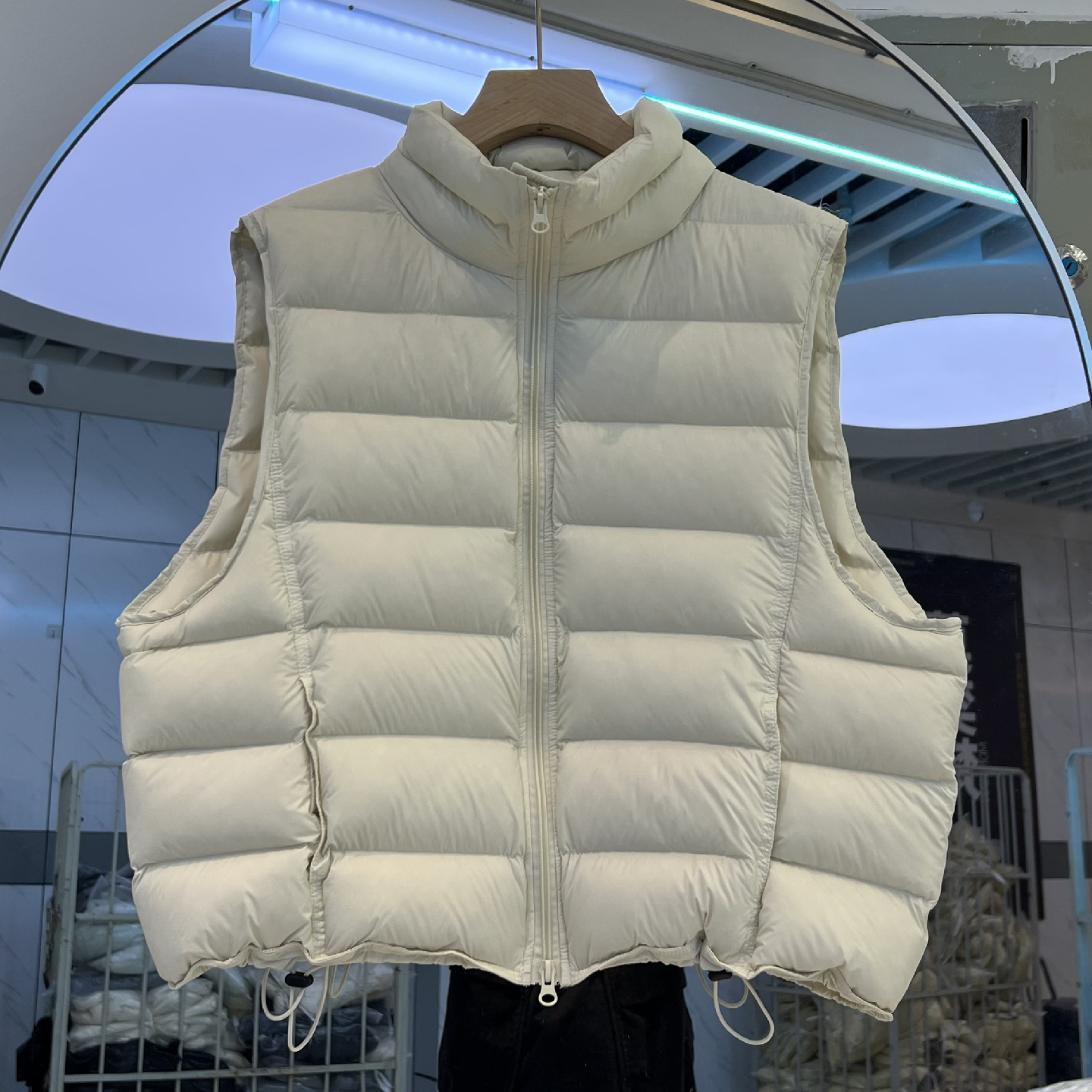 立领小排骨云朵泡芙羽绒马甲女