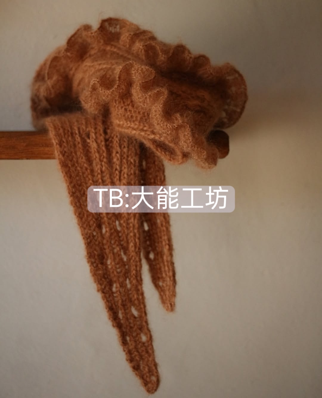 【单款英文】女士荷叶边装饰手编围巾文字图解 454