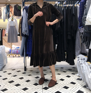 韩版新款2026春秋女士长袖简洁中长款宽松显瘦丝绒鱼尾连衣裙女