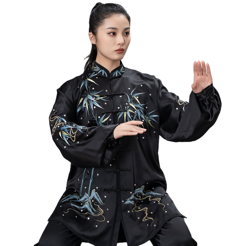 言一女真丝刺绣太极服