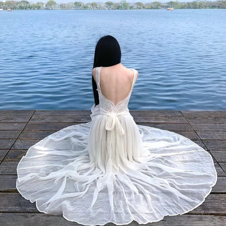 法式白色蕾丝绑带露背吊带连衣裙女夏季度假风气质收腰绝美长裙子