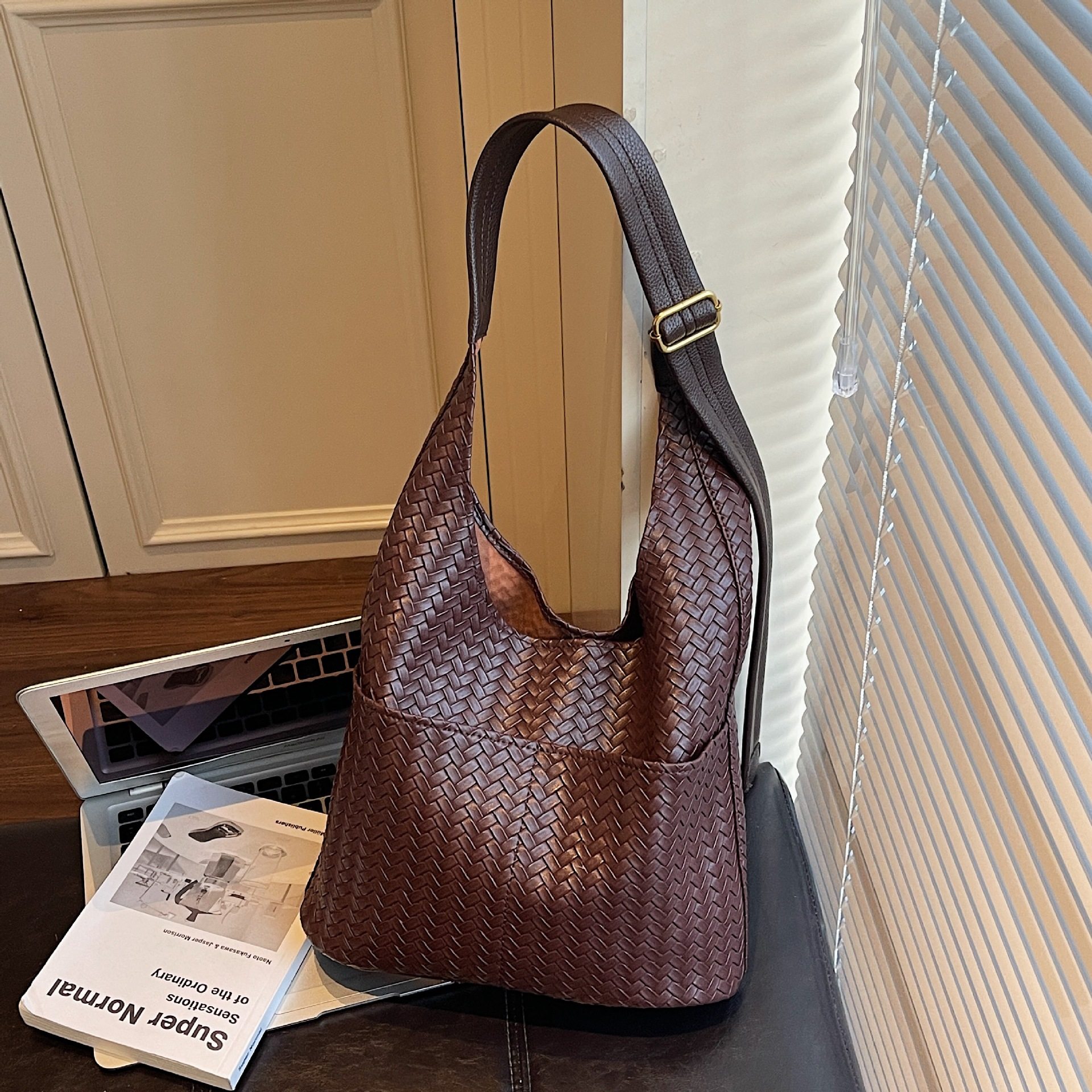 轻奢大容量编织纹包包女式2025新款秋冬复古托特包通勤百搭水桶包,箱包皮具/热销女包/男包,托特包,淘宝优惠券,粉丝福利购,淘宝优惠卷