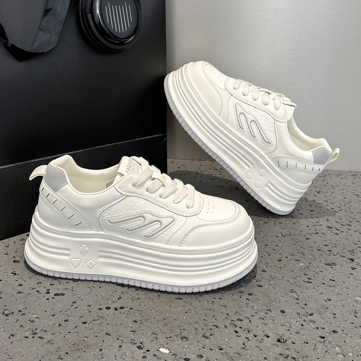 巨好看的小白鞋女2026春季新款爆款百搭松糕厚底增高软底休闲板鞋,女鞋,休闲板鞋,淘宝优惠券,粉丝福利购,淘宝优惠卷