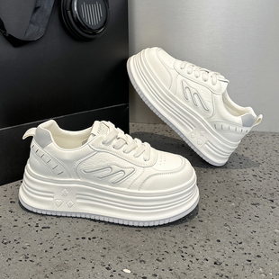 巨好看的小白鞋女2026春季新款爆款百搭松糕厚底增高软底休闲板鞋