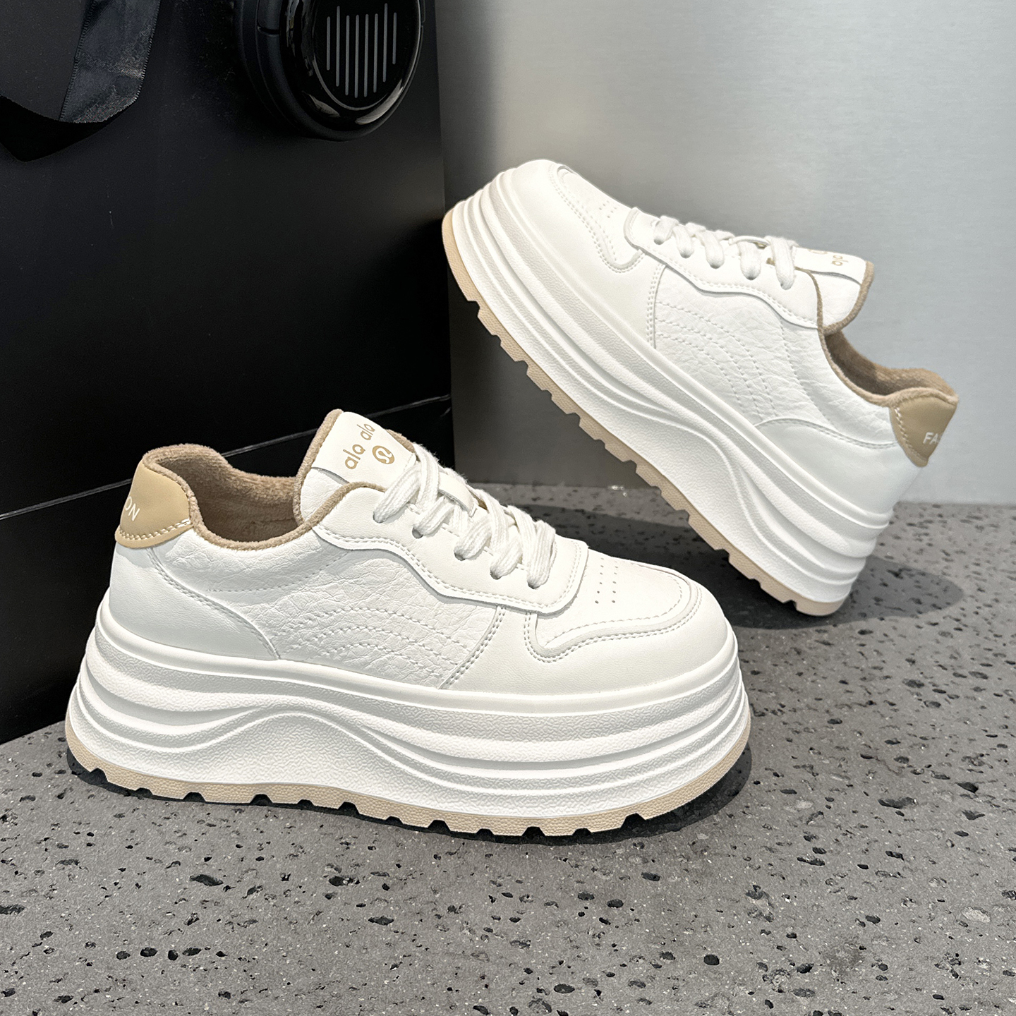 超火巨好看小白鞋女2025新款百搭