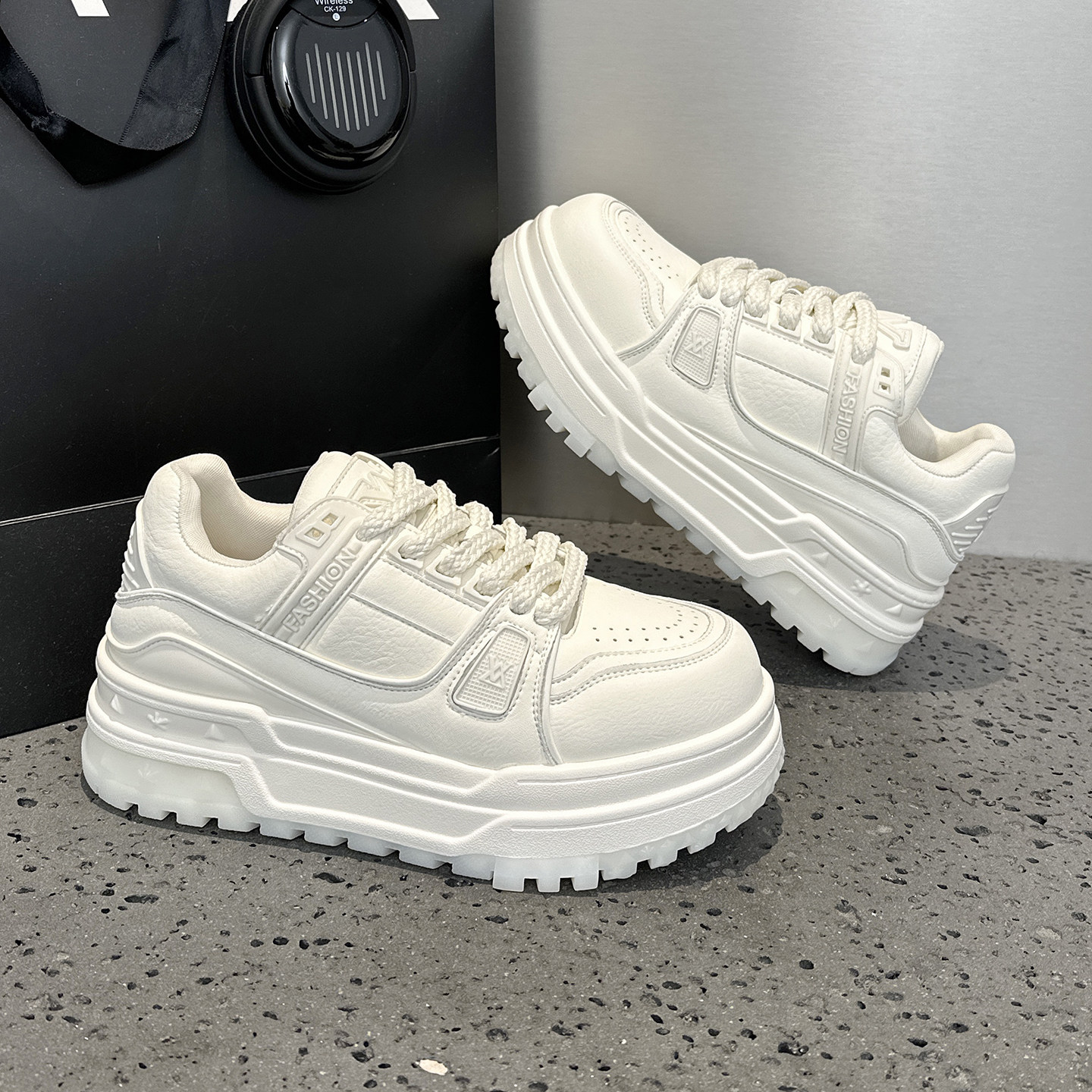 巨好看增高小白鞋女款2026新款百搭春季单鞋厚底面包运动休闲板鞋,女鞋,时尚休闲鞋,淘宝优惠券,粉丝福利购,淘宝优惠卷