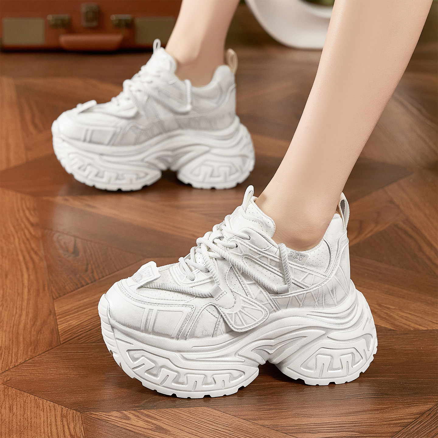 欧洲站复古老爹鞋女2026春季新款做旧擦色厚底内增高运动休闲单鞋,女鞋,时尚休闲鞋,淘宝优惠券,粉丝福利购,淘宝优惠卷