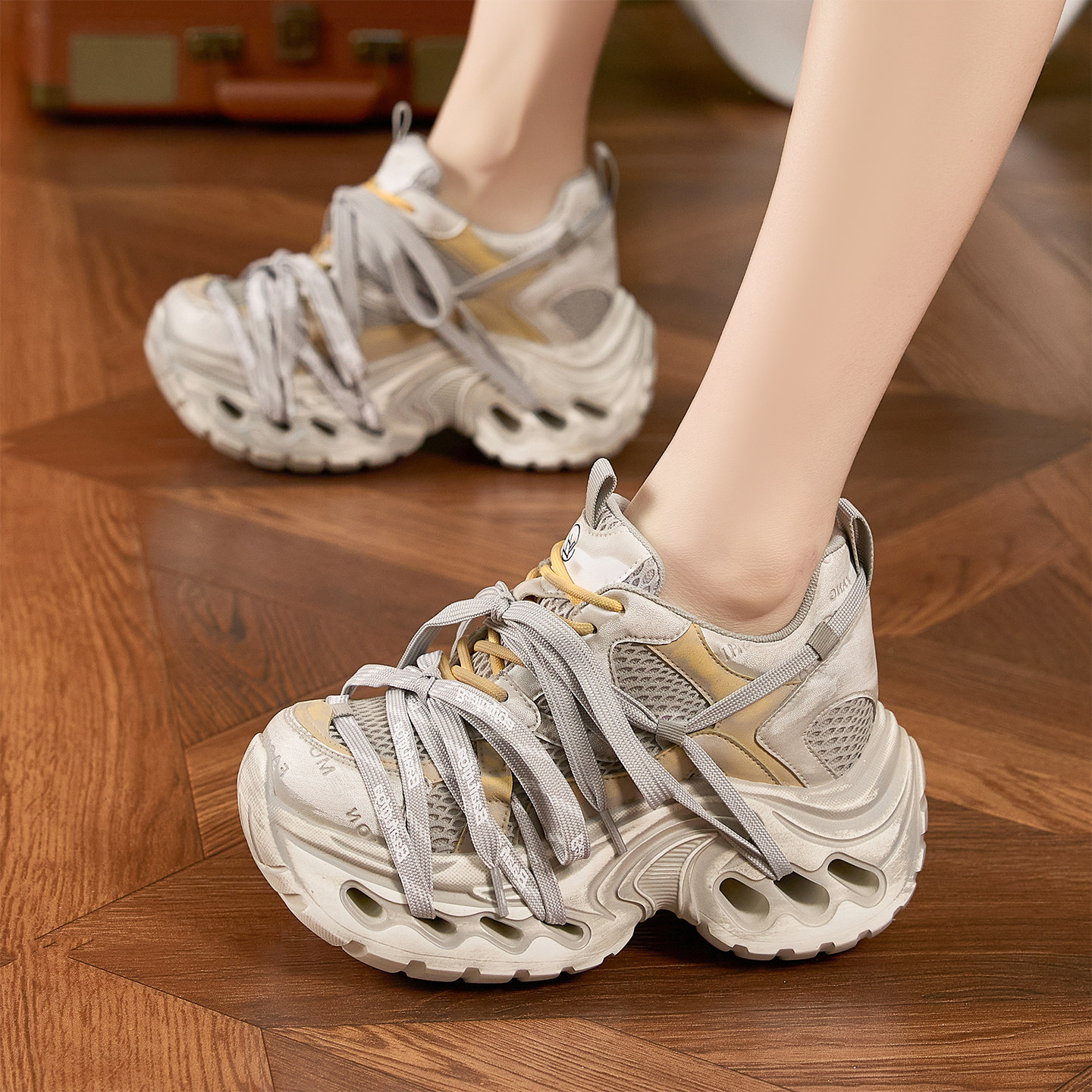 欧洲站系带老爹鞋女2026春季新款复古厚底小个子内增高运动休闲鞋,女鞋,时尚休闲鞋,淘宝优惠券,粉丝福利购,淘宝优惠卷