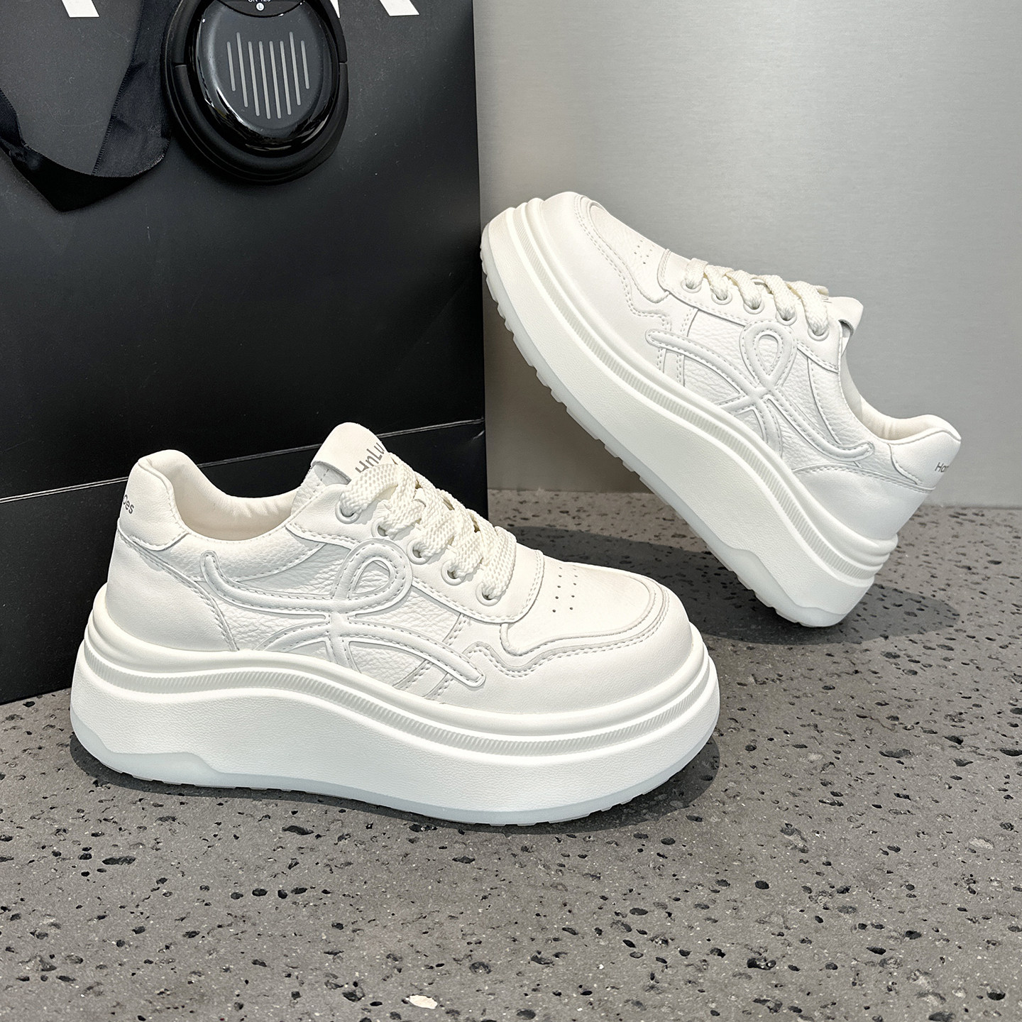 真皮小白鞋女春款2026新款百搭超火厚底松糕增高轻便软底休闲板鞋,女鞋,休闲板鞋,淘宝优惠券,粉丝福利购,淘宝优惠卷