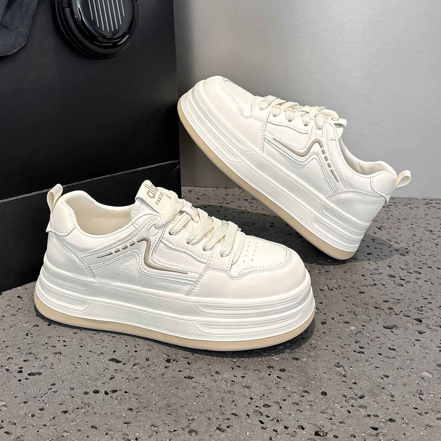 轻便软底小白鞋女2026春季新款巨好看增高显脚小厚底松糕休闲板鞋,女鞋,休闲板鞋,淘宝优惠券,粉丝福利购,淘宝优惠卷