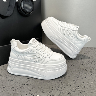 巨好看增高小白鞋女2026春季新款厚底松糕鞋小个子显脚小休闲板鞋