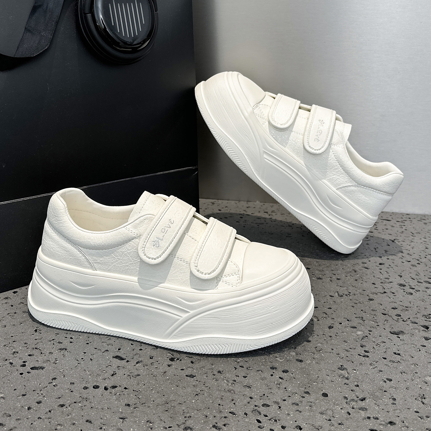 真皮魔术贴小白鞋女款2026春季新款百搭轻便增高厚底松糕休闲板鞋,女鞋,休闲板鞋,淘宝优惠券,粉丝福利购,淘宝优惠卷