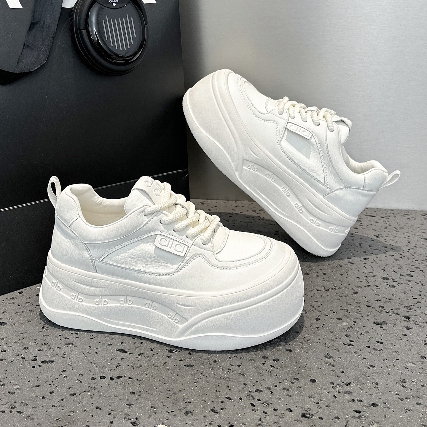 欧洲站低帮小白鞋女2026春季新款百搭厚底松糕小个子增高休闲女鞋,女鞋,休闲板鞋,淘宝优惠券,粉丝福利购,淘宝优惠卷