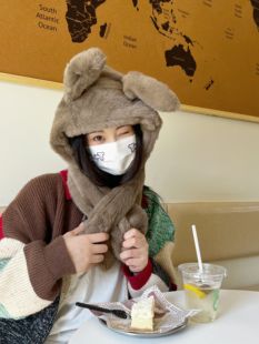 yaoshushu/会动的耳朵!冬季保可爱暖毛茸茸兔子耳朵帽子围脖一体