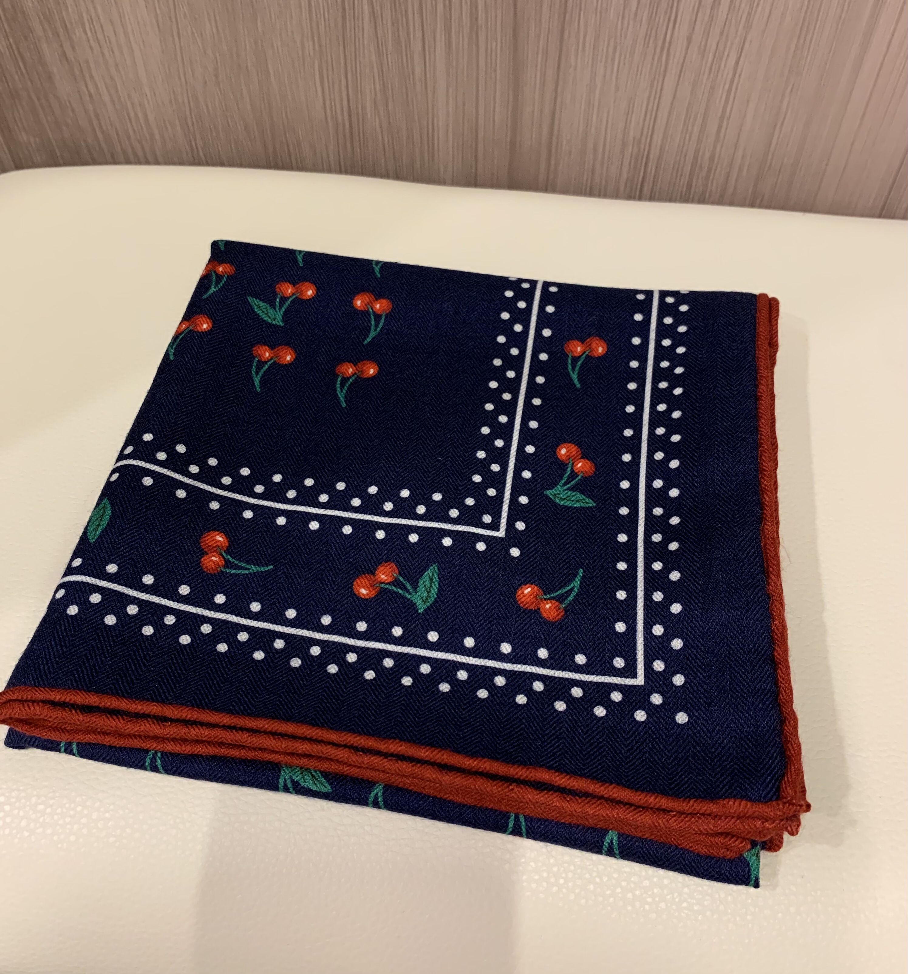 丝毛披肩【小樱桃大方巾】经典文艺桑蚕丝绵羊毛围巾丝巾90CM