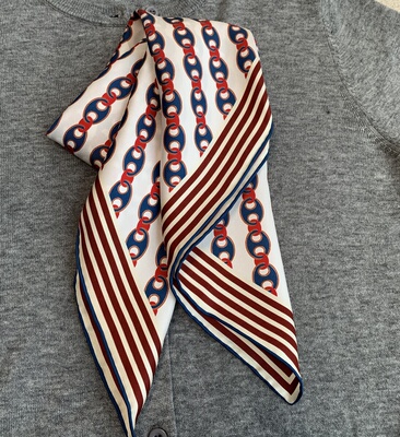 复古链章 减龄红蓝cp撞色真丝斜纹绸丝巾 100%桑蚕丝围巾女64CM