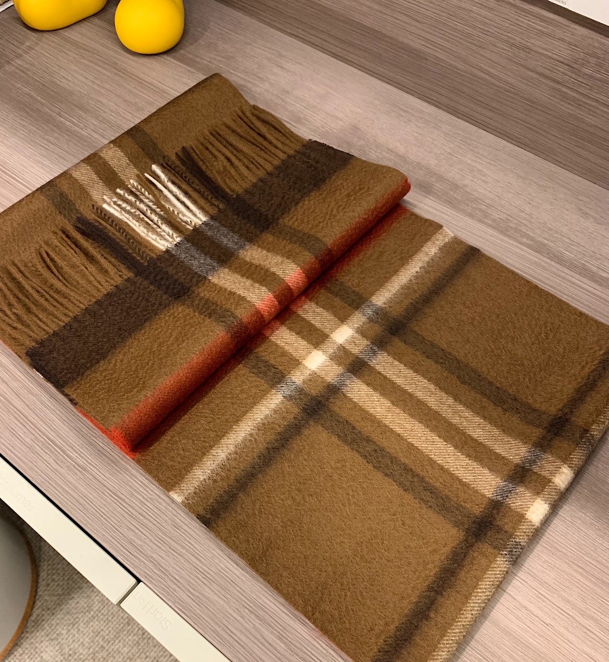 好物分享 100.%山羊绒 冬日美拉德红棕色水波纹羊绒围巾,服饰配件/皮带/帽子/围巾,围巾/丝巾/披肩,淘宝优惠券,粉丝福利购,淘宝优惠卷