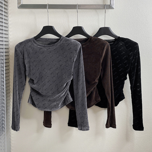 高级感丝绒26春季 圆领字母上衣褶皱短款 垫肩长袖 T恤女 新款