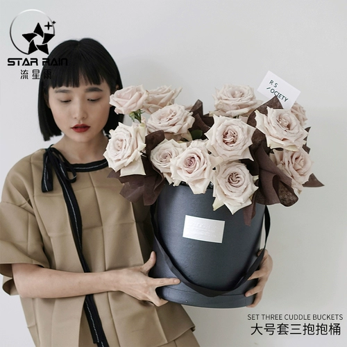 Черная серебряная белая подарочная коробка