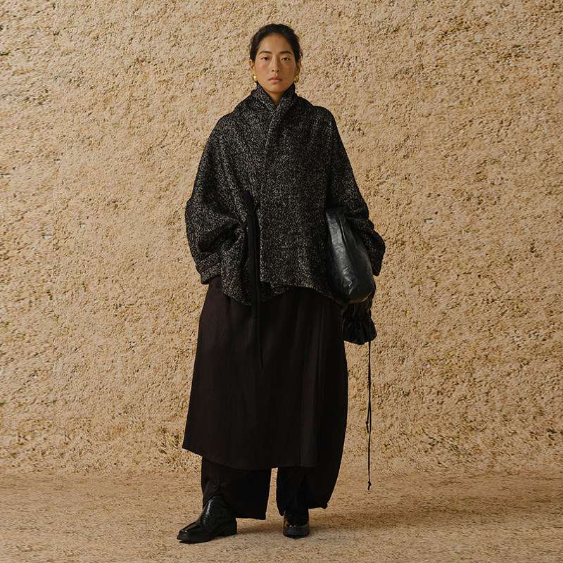 【MORIN KHUUR 牧仁】藏青系带羊毛宽松短款外套