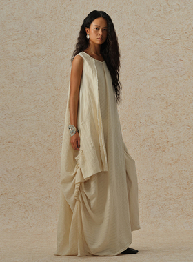 【MORIN KHUUR 牧仁】白色抽褶无袖长款连衣裙