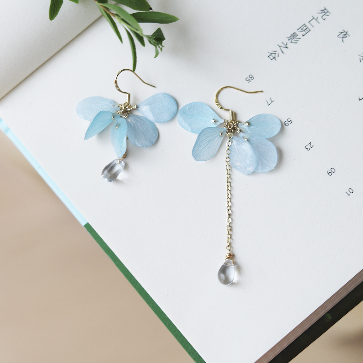 青城与海绣球花永生花水晶耳坠