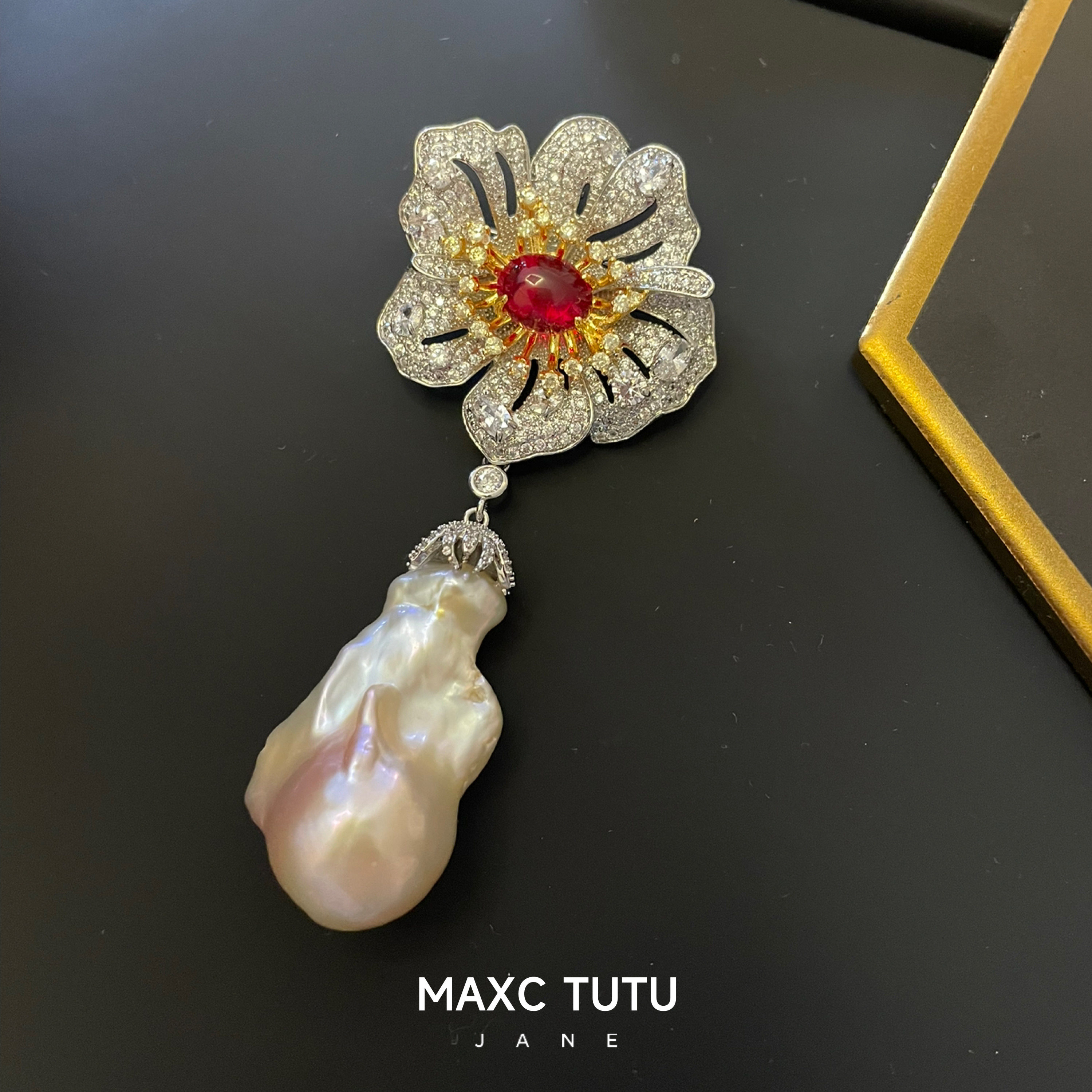MAXC宫廷风胸针超大巴洛克天然珍珠配饰高级轻奢尊贵礼物西服胸花