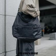 Nike耐克托特包手提腋下包运动休闲健身收纳防水单肩包BG033-010A