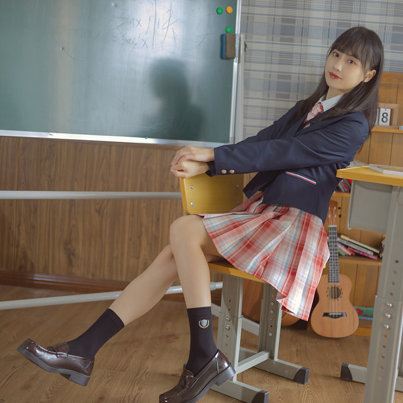 日系百搭学生中筒袜jk制服韩版学院风薄款可爱盾牌刺绣白色棉袜