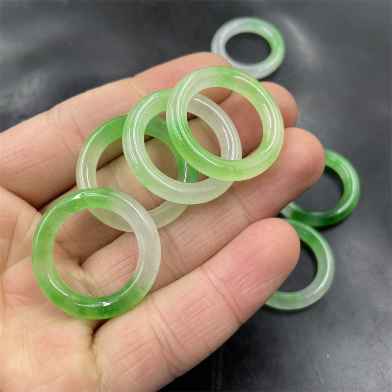 华夏美玉 新款3厘米冰种白底青飘花圆圈 圆环 跑环 特价