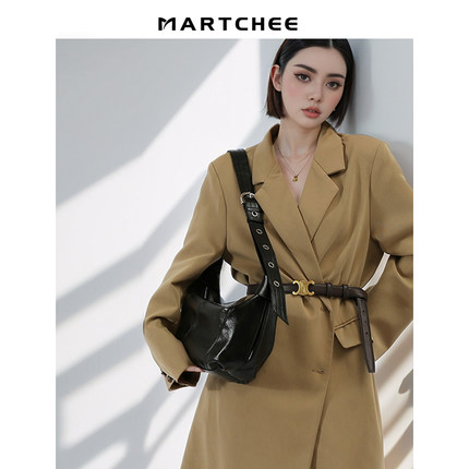 Martchee牛角包包女2025春季新款hobo斜挎皮带扣真皮饺子包