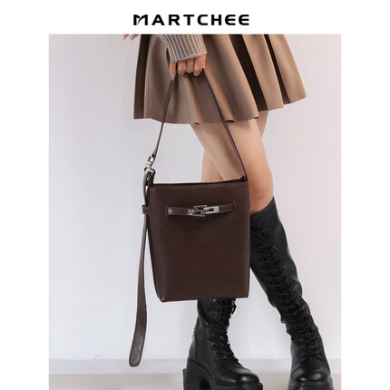 Martchee2025新款真皮水桶包女高级感小众设计单肩斜挎包手提包