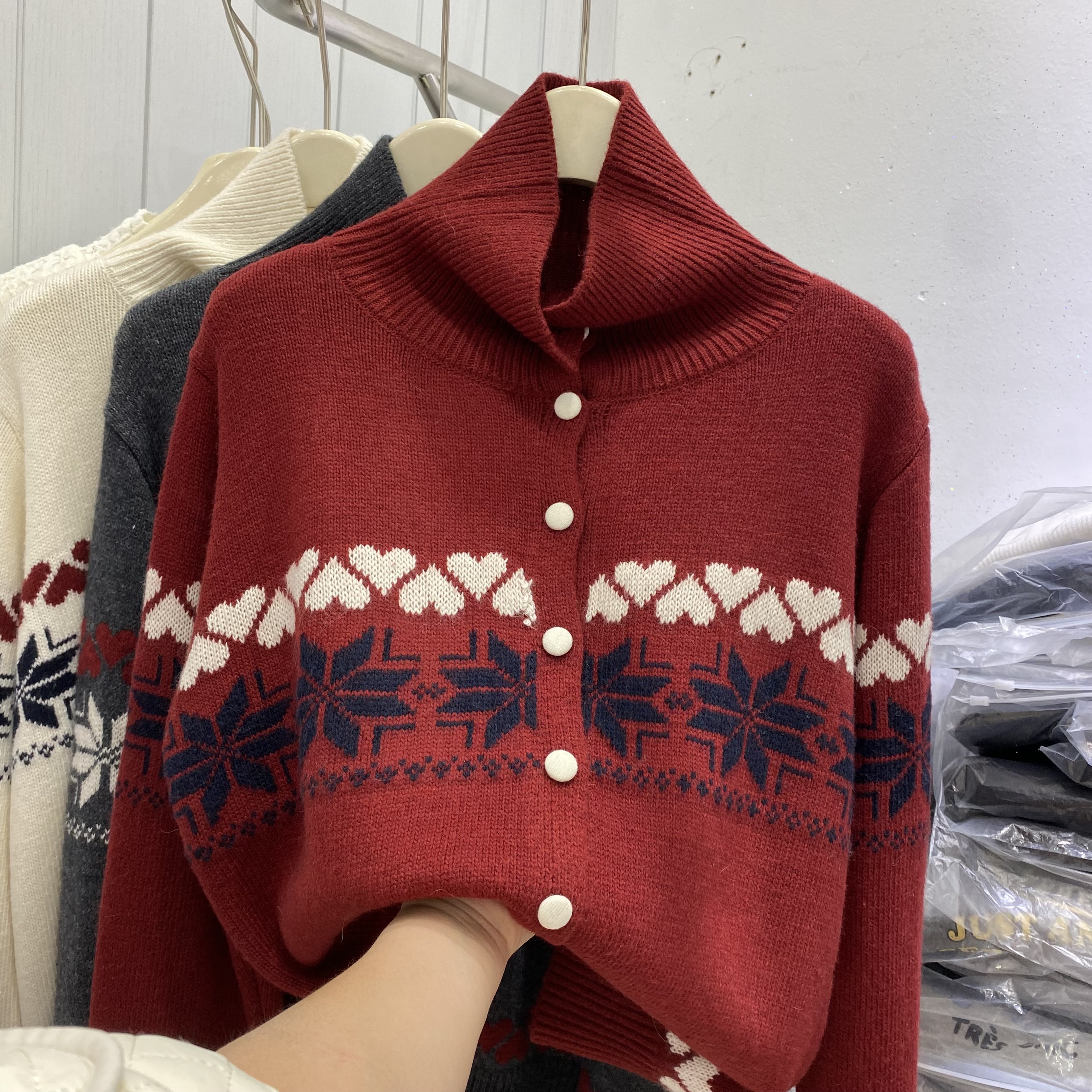 韩系撞色提花高领单排扣羊毛针织开衫2025冬季新款女减龄毛衣外套