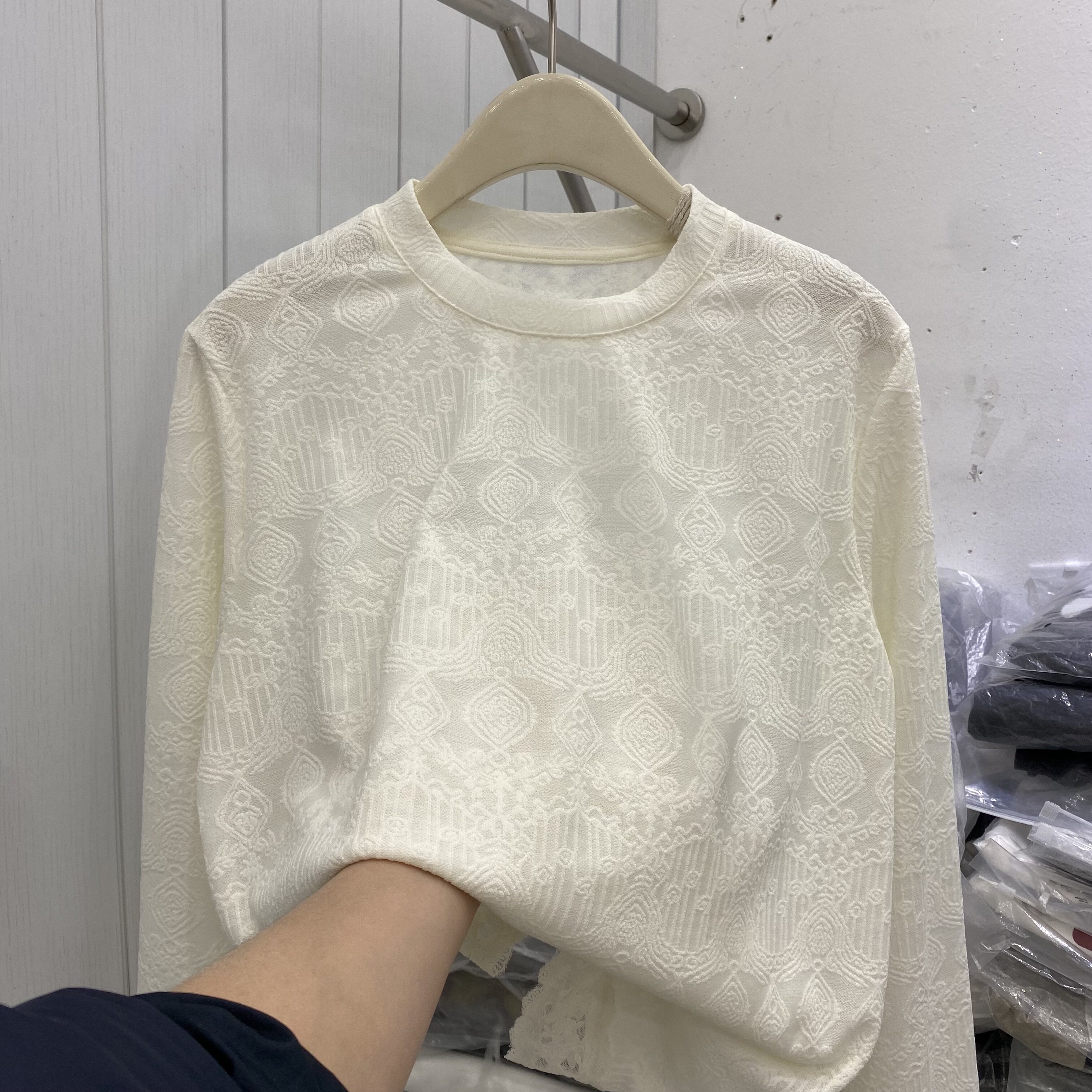 高端欧货春秋新款巨好看的圆领微透视蕾丝钩花长袖打底T恤女上衣