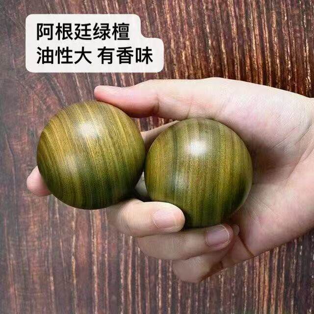 绿檀木手球保健球红木手玩球按摩把件情侣款