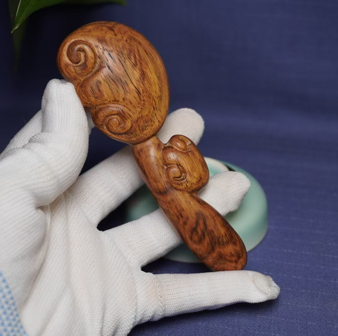 海南黄花梨老料手工打磨原生态灵芝手把件文玩把件