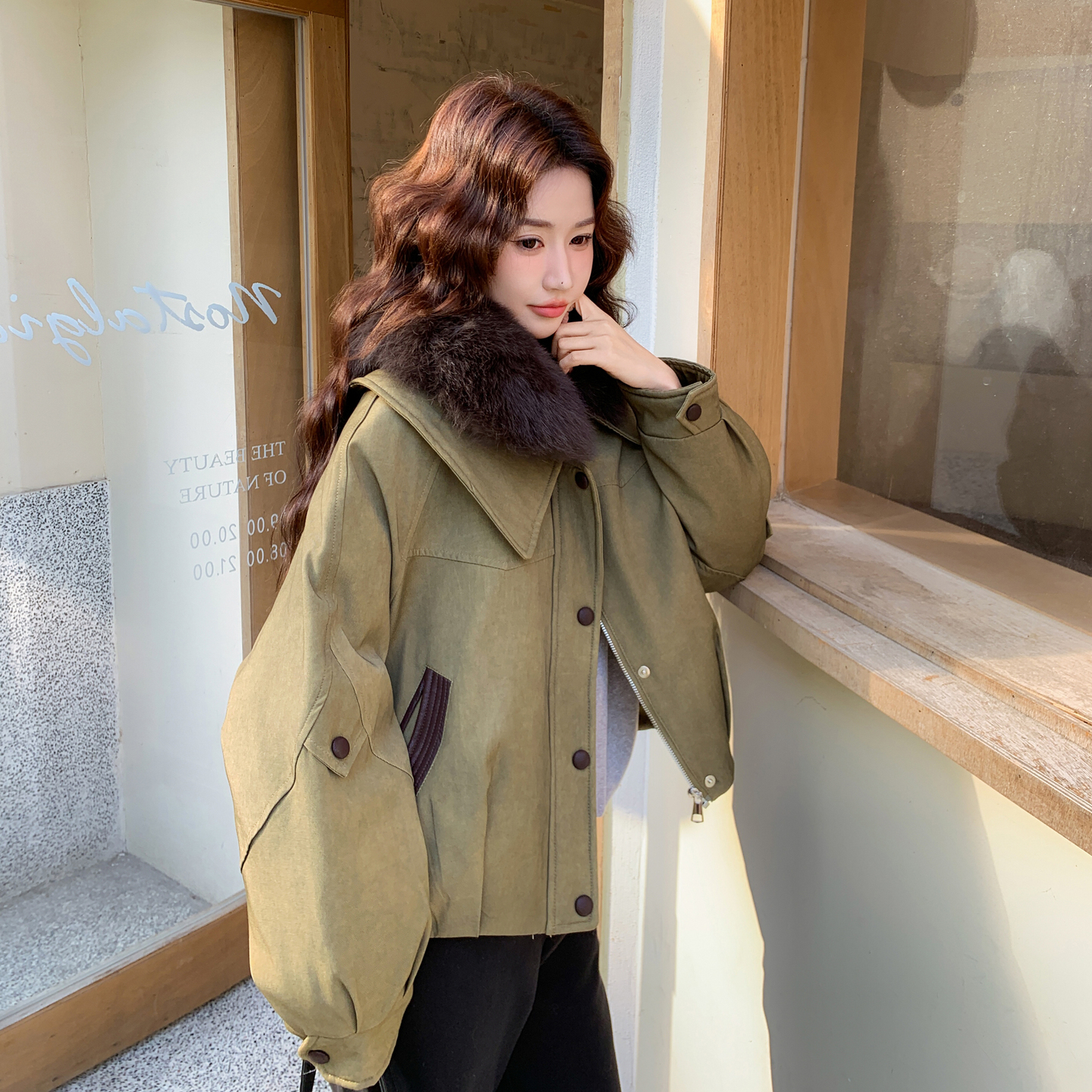 工装风军绿色羽绒服女短款狐狸毛领小个子加厚派克服90白鸭绒外套