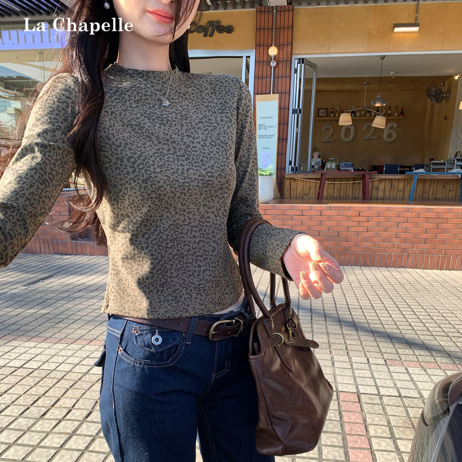 拉夏贝尔酷飒拽姐豹纹内搭T恤女2026新春款修身显瘦打底衫短上衣,女装/女士精品,T恤,淘宝优惠券,粉丝福利购,淘宝优惠卷