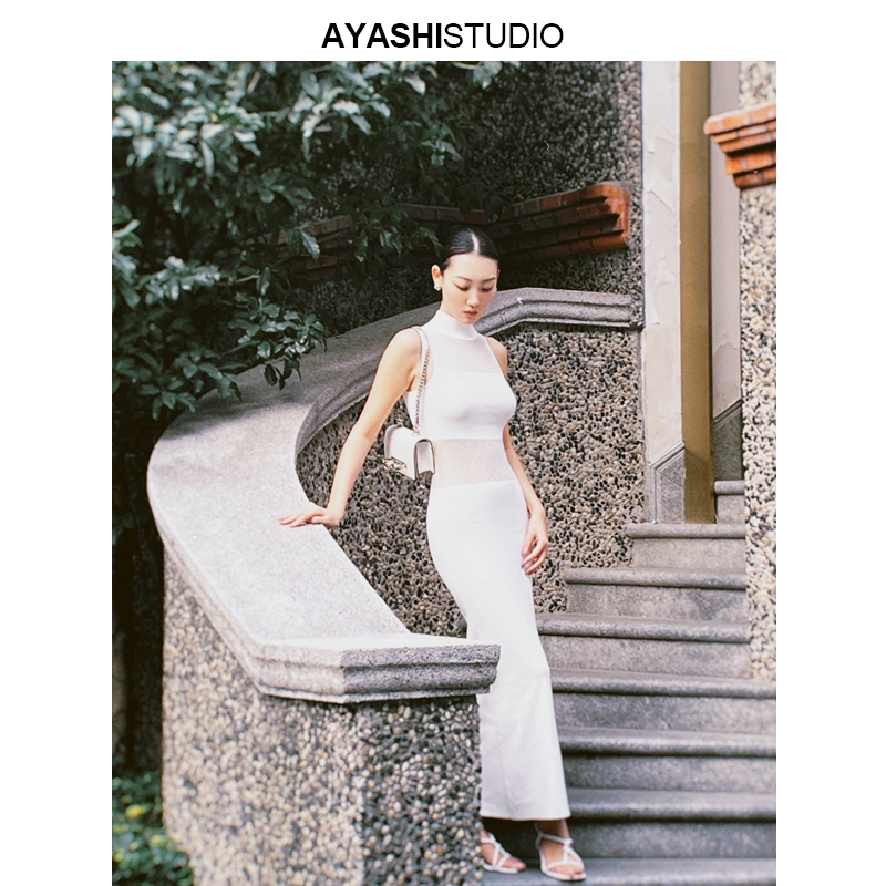 AYASHI一线织无袖镶钻连衣裙
